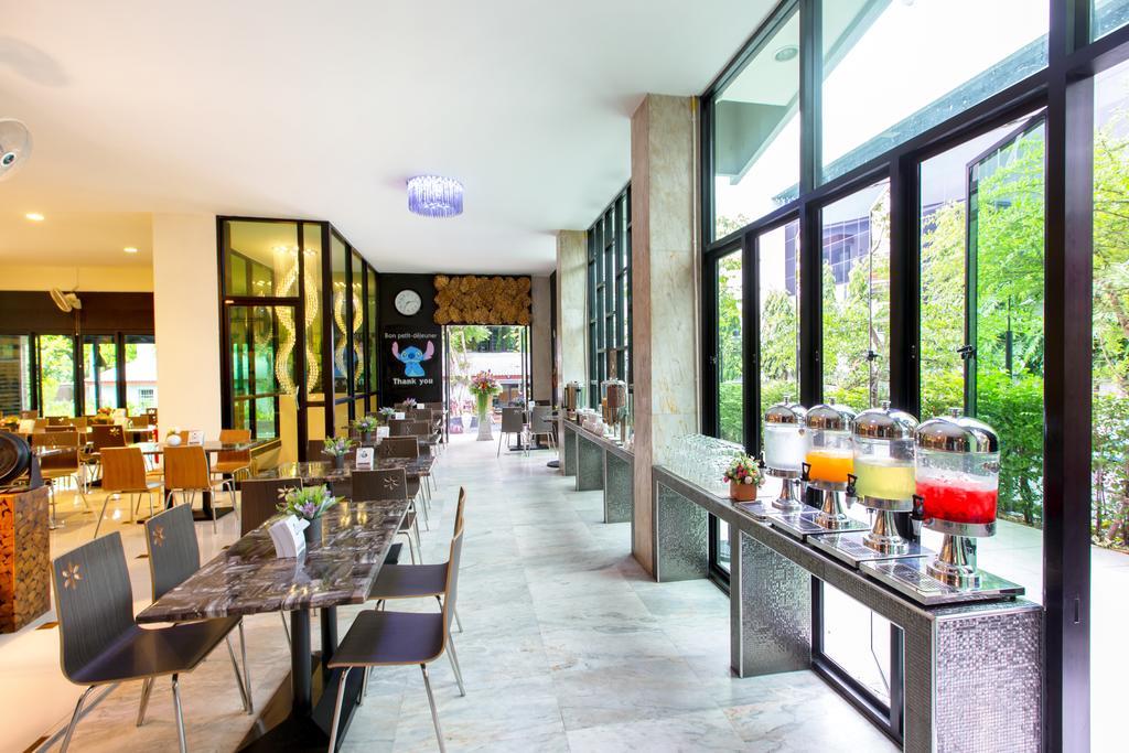Soho Boutique Hotel Tak Exterior foto